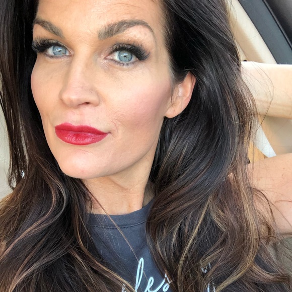 Meet your Posher, Nicole - Picture 1 of 1